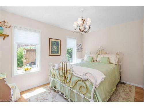 3918 Pleasantview Lane, Lincoln, ON - Indoor Photo Showing Bedroom