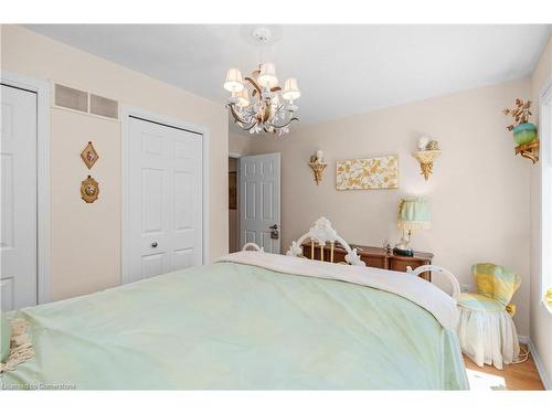 3918 Pleasantview Lane, Lincoln, ON - Indoor Photo Showing Bedroom