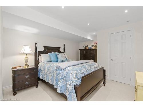 3918 Pleasantview Lane, Lincoln, ON - Indoor Photo Showing Bedroom