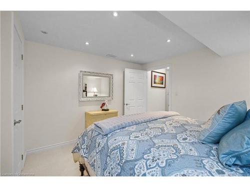 3918 Pleasantview Lane, Lincoln, ON - Indoor Photo Showing Bedroom