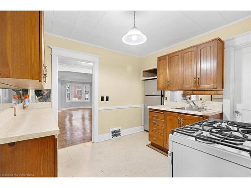 105 Edgemont Street N, Hamilton, ON - Indoor Photo Showing Kitchen