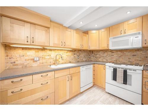 403-50 Main Street, Dundas, ON - Indoor Photo Showing Kitchen