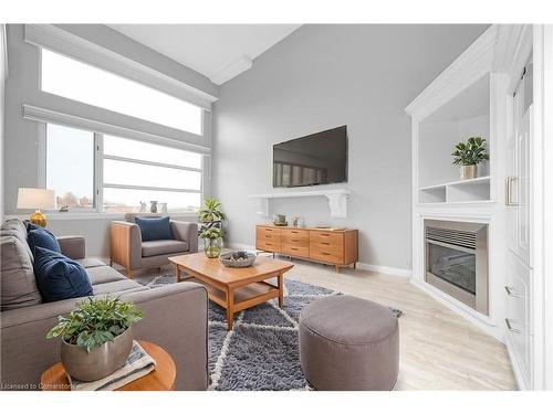 403-50 Main Street, Dundas, ON - Indoor Photo Showing Living Room With Fireplace