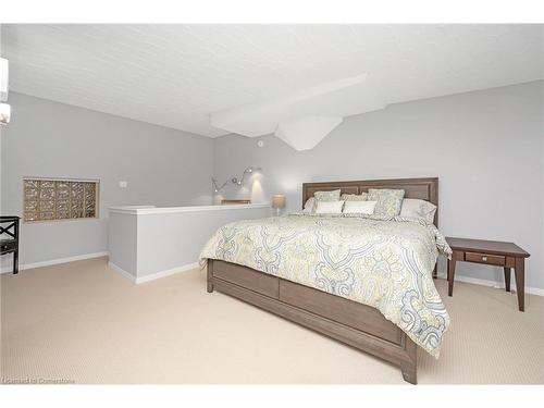 403-50 Main Street, Dundas, ON - Indoor Photo Showing Bedroom