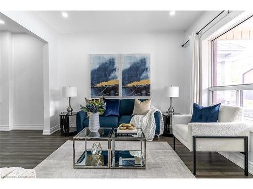 334 Cannon Street E, Hamilton, ON - Indoor Photo Showing Living Room