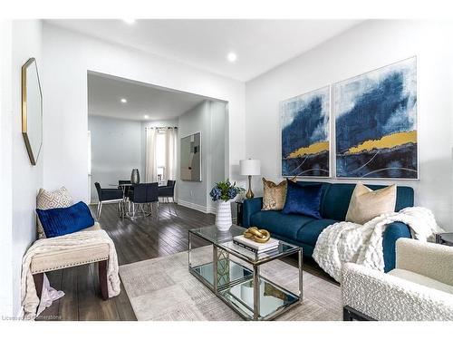 334 Cannon Street E, Hamilton, ON - Indoor Photo Showing Living Room