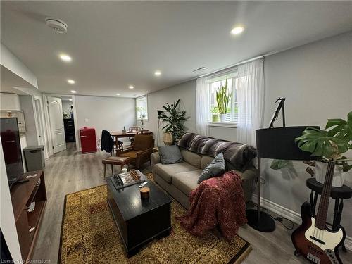 29 Birchcliffe Crescent, Hamilton, ON - Indoor Photo Showing Living Room