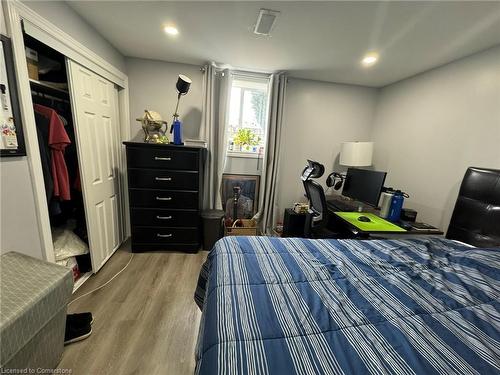 29 Birchcliffe Crescent, Hamilton, ON - Indoor Photo Showing Bedroom