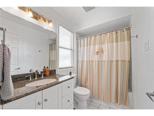 30 Rosewell Street, Hamilton, ON - Indoor Photo Showing Bathroom