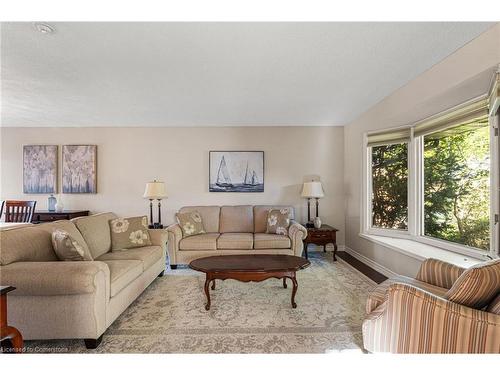 30 Rosewell Street, Hamilton, ON - Indoor Photo Showing Living Room