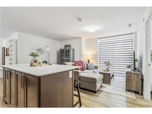 220-1 Redfern Avenue Avenue, Hamilton, ON - Indoor Photo Showing Living Room