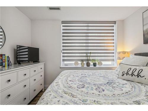 220-1 Redfern Avenue Avenue, Hamilton, ON - Indoor Photo Showing Bedroom