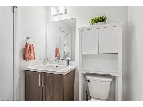 220-1 Redfern Avenue Avenue, Hamilton, ON - Indoor Photo Showing Bathroom