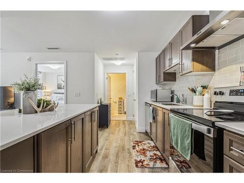 220-1 Redfern Avenue Avenue, Hamilton, ON - Indoor Photo Showing Kitchen