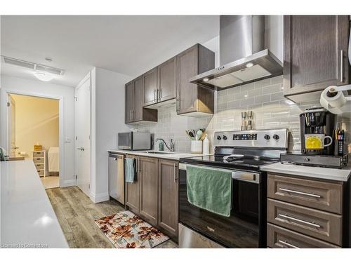 220-1 Redfern Avenue Avenue, Hamilton, ON - Indoor Photo Showing Kitchen