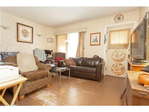 37 Senator Avenue, Hamilton, ON - Indoor Photo Showing Living Room