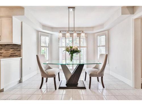 2095 Simcoe Drive, Burlington, ON - Indoor Photo Showing Dining Room