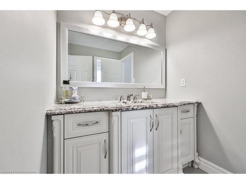 2095 Simcoe Drive, Burlington, ON - Indoor Photo Showing Bathroom