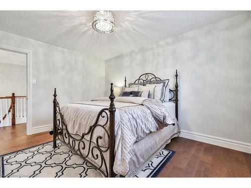 2095 Simcoe Drive, Burlington, ON - Indoor Photo Showing Bedroom