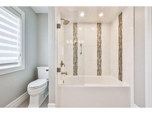 2095 Simcoe Drive, Burlington, ON - Indoor Photo Showing Bathroom