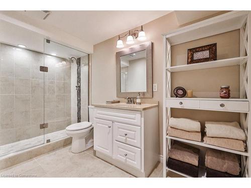 2095 Simcoe Drive, Burlington, ON - Indoor Photo Showing Bathroom