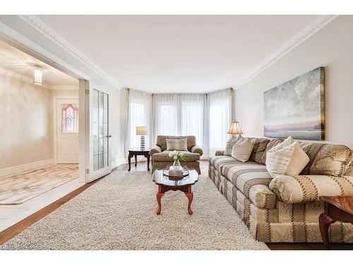 2095 Simcoe Drive, Burlington, ON - Indoor Photo Showing Living Room