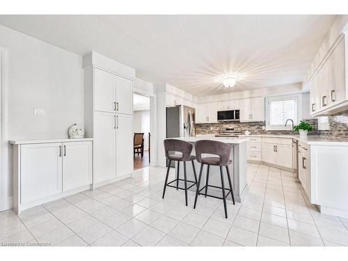 2095 Simcoe Drive, Burlington, ON - Indoor Photo Showing Kitchen