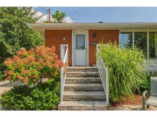 5 Burrwood Drive, Hamilton, ON 