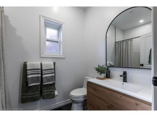 220 Hughson Street N, Hamilton, ON - Indoor Photo Showing Bathroom