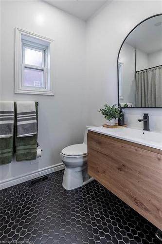 220 Hughson Street N, Hamilton, ON - Indoor Photo Showing Bathroom