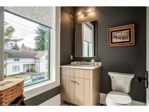 11 Church Street, Ancaster, ON - Indoor Photo Showing Bathroom