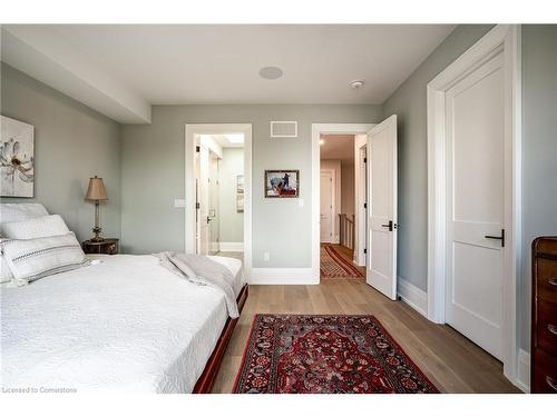 11 Church Street, Ancaster, ON - Indoor Photo Showing Bedroom