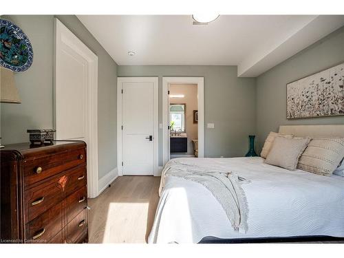 11 Church Street, Ancaster, ON - Indoor Photo Showing Bedroom