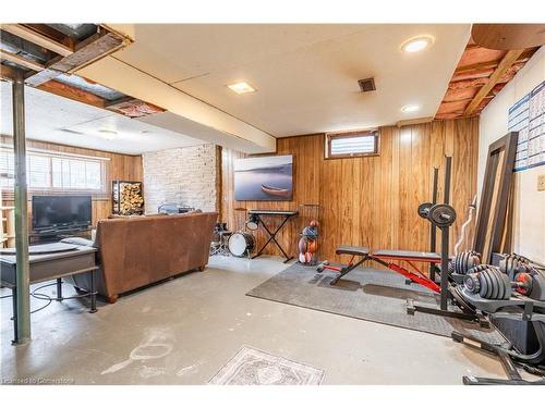 205 Hanover Place, Hamilton, ON - Indoor Photo Showing Gym Room