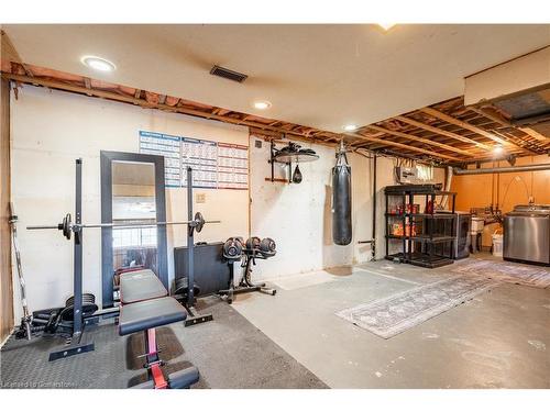 205 Hanover Place, Hamilton, ON - Indoor Photo Showing Gym Room