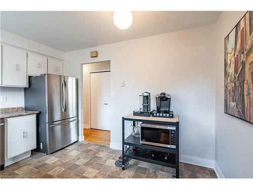 205 Hanover Place, Hamilton, ON - Indoor Photo Showing Kitchen