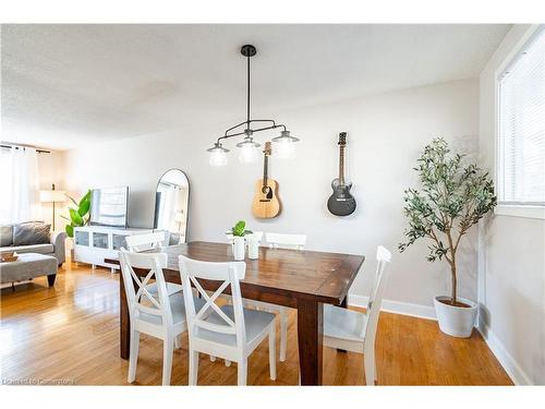 205 Hanover Place, Hamilton, ON - Indoor Photo Showing Dining Room