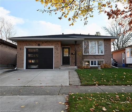 6436 Armstrong Drive, Niagara Falls, ON - Outdoor With Facade