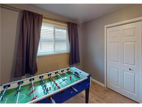 6436 Armstrong Drive, Niagara Falls, ON - Indoor Photo Showing Bedroom