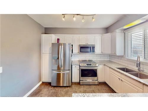 6436 Armstrong Drive, Niagara Falls, ON - Indoor Photo Showing Kitchen With Stainless Steel Kitchen With Double Sink