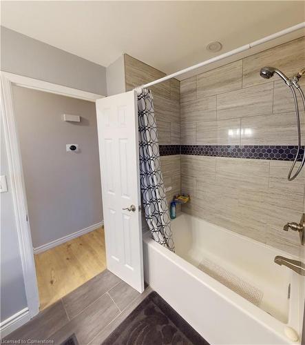 6436 Armstrong Drive, Niagara Falls, ON - Indoor Photo Showing Bathroom