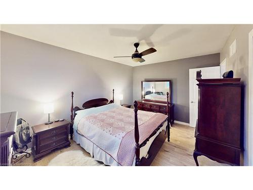 6436 Armstrong Drive, Niagara Falls, ON - Indoor Photo Showing Bedroom