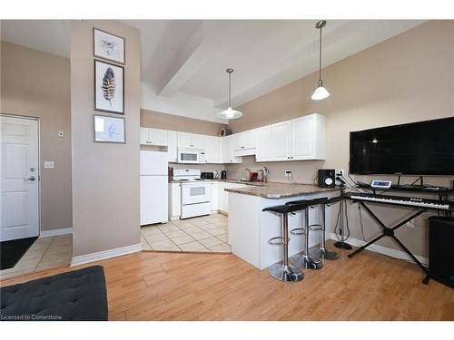 105-6365 Drummond Road, Niagara Falls, ON - Indoor Photo Showing Kitchen