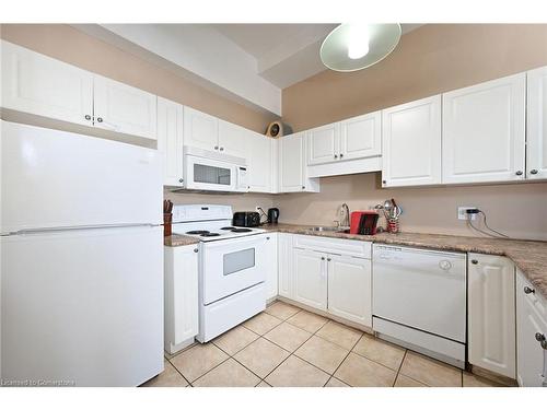 105-6365 Drummond Road, Niagara Falls, ON - Indoor Photo Showing Kitchen