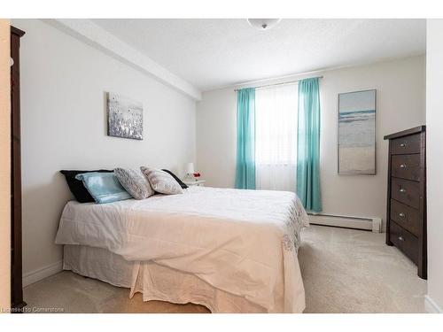 1004-81 Charlton Avenue E, Hamilton, ON - Indoor Photo Showing Bedroom