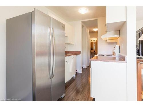 1004-81 Charlton Avenue E, Hamilton, ON - Indoor Photo Showing Kitchen