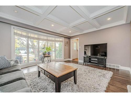 4455 Rogers Road, Burlington, ON - Indoor Photo Showing Living Room