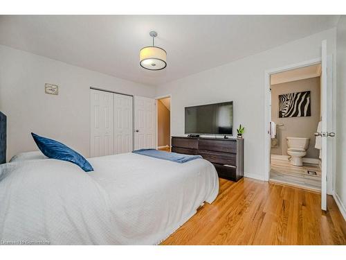 4455 Rogers Road, Burlington, ON - Indoor Photo Showing Bedroom