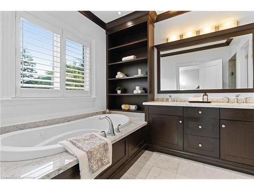 1290 Lakebreeze Drive, Mississauga, ON - Indoor Photo Showing Bathroom