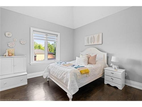 1290 Lakebreeze Drive, Mississauga, ON - Indoor Photo Showing Bedroom